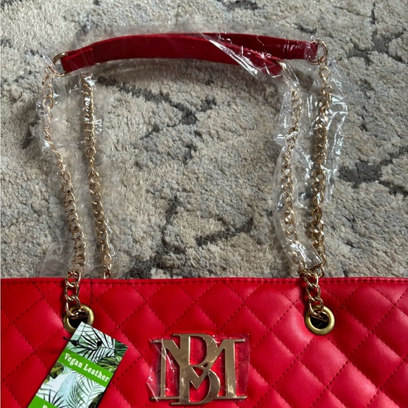 BADGLEY MISCHKA quilted purse red NWT 17” x 10” - Picture 5 of 11